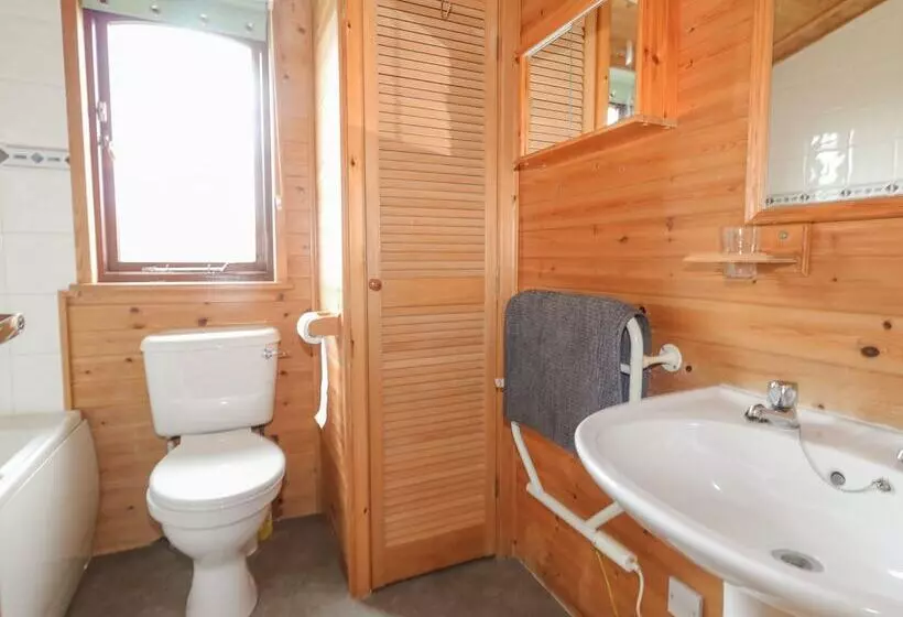 16 Amber Wood Lodge