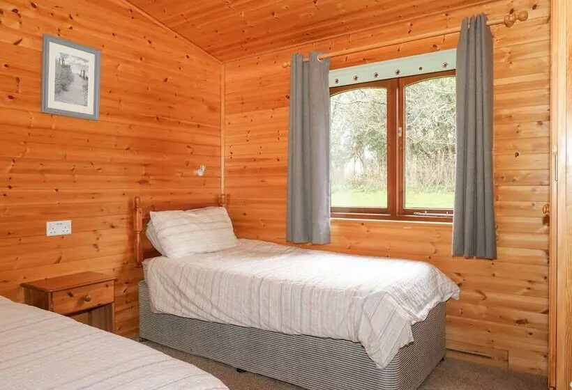16 Amber Wood Lodge