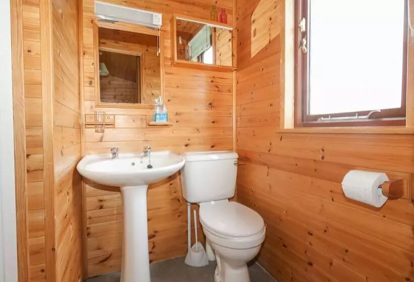 16 Amber Wood Lodge