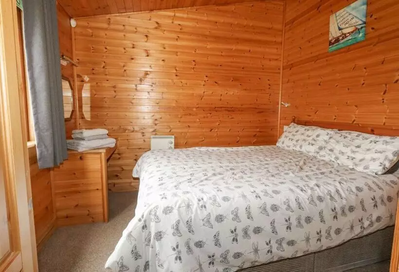 16 Amber Wood Lodge