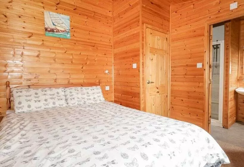 16 Amber Wood Lodge