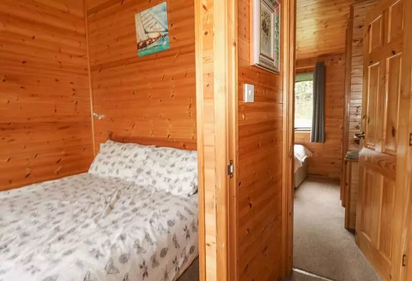 16 Amber Wood Lodge
