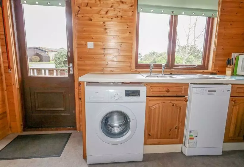 16 Amber Wood Lodge