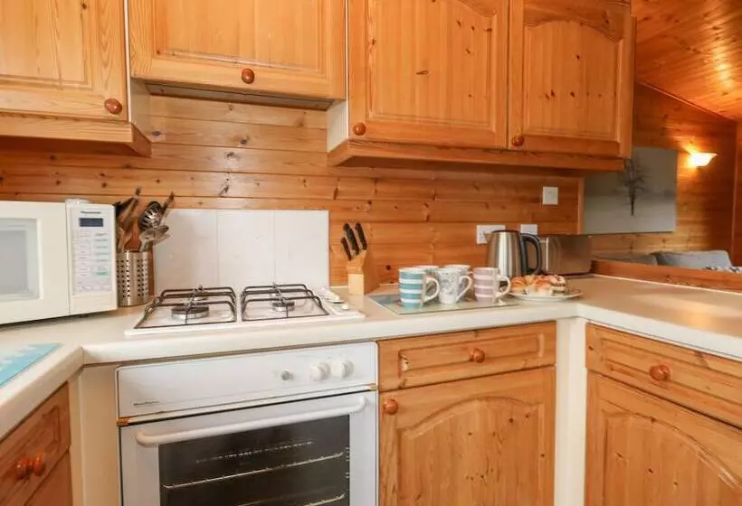 16 Amber Wood Lodge