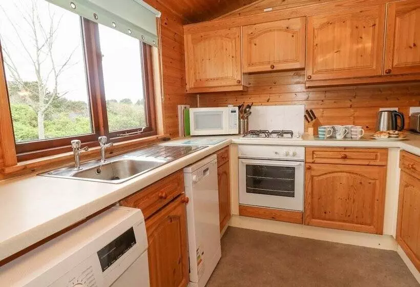 16 Amber Wood Lodge