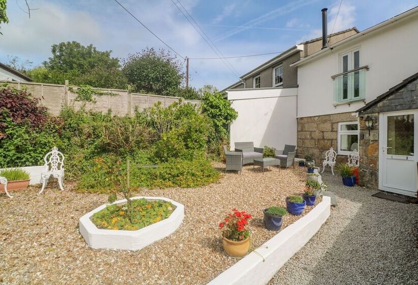 2 Riverside Cottages