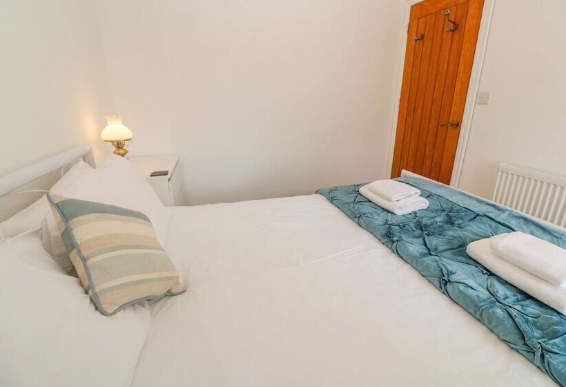 2 Riverside Cottages