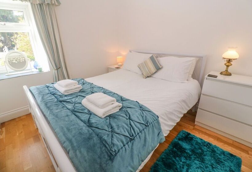 2 Riverside Cottages