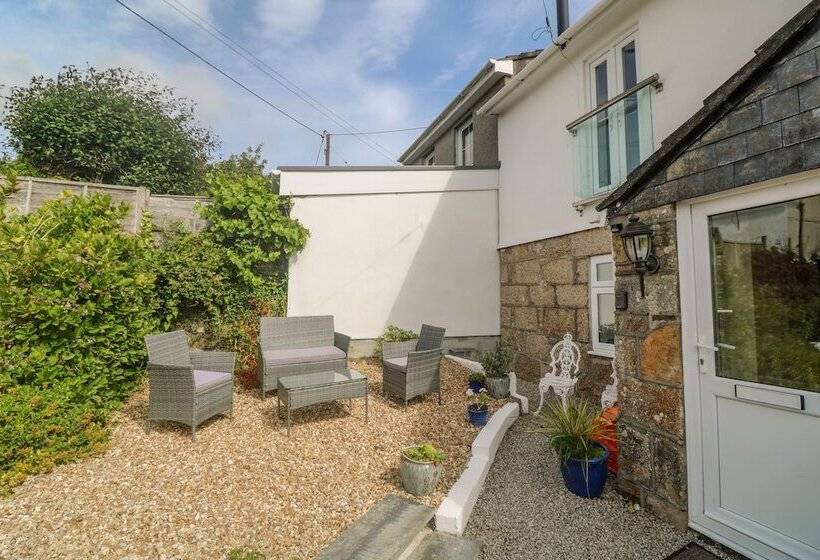 2 Riverside Cottages