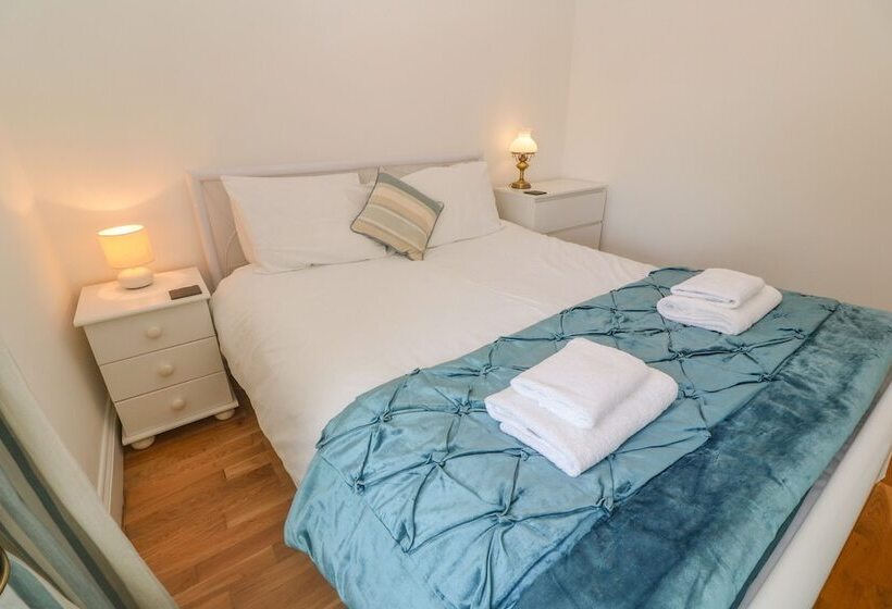 2 Riverside Cottages