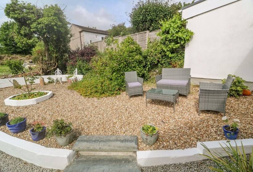 2 Riverside Cottages