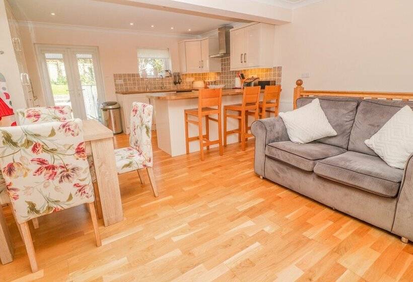 2 Riverside Cottages