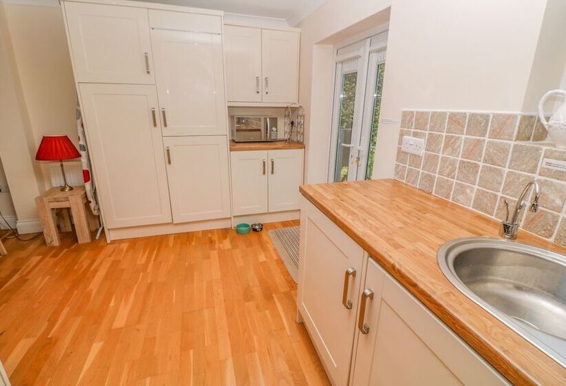 2 Riverside Cottages