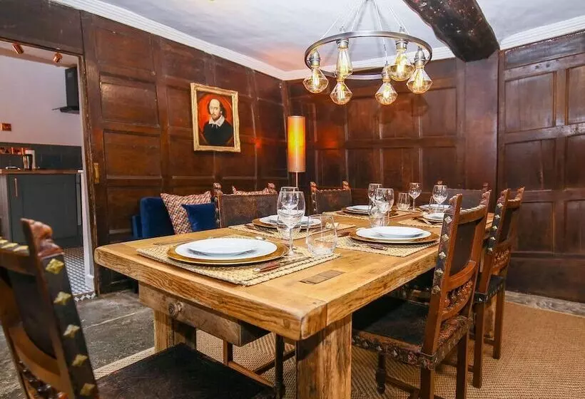 3 Masons Court