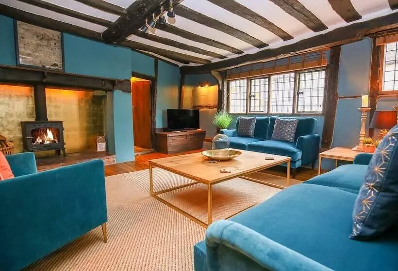 3 Masons Court