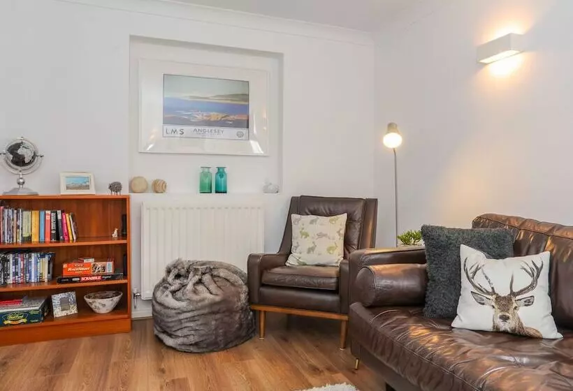 Cwtch Cottage