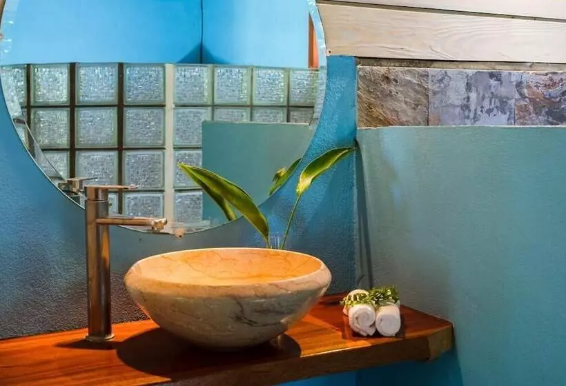 Escape Boutique Hotel And Beach Bar