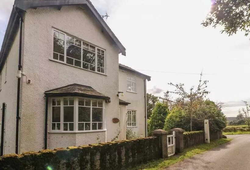 Eskholme Lodge