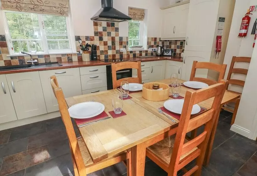 Eskholme Lodge