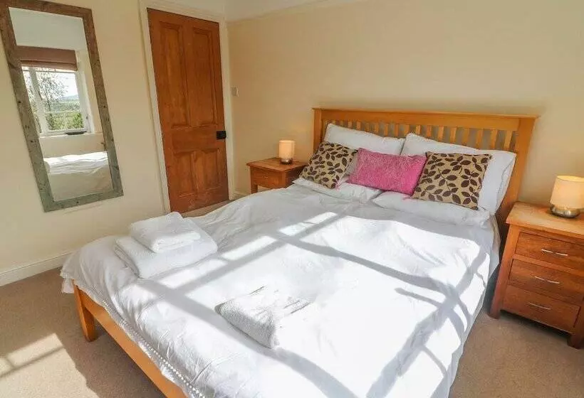 Eskholme Lodge