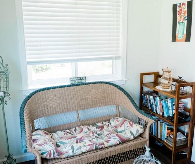 Hillside Cottage Retreat