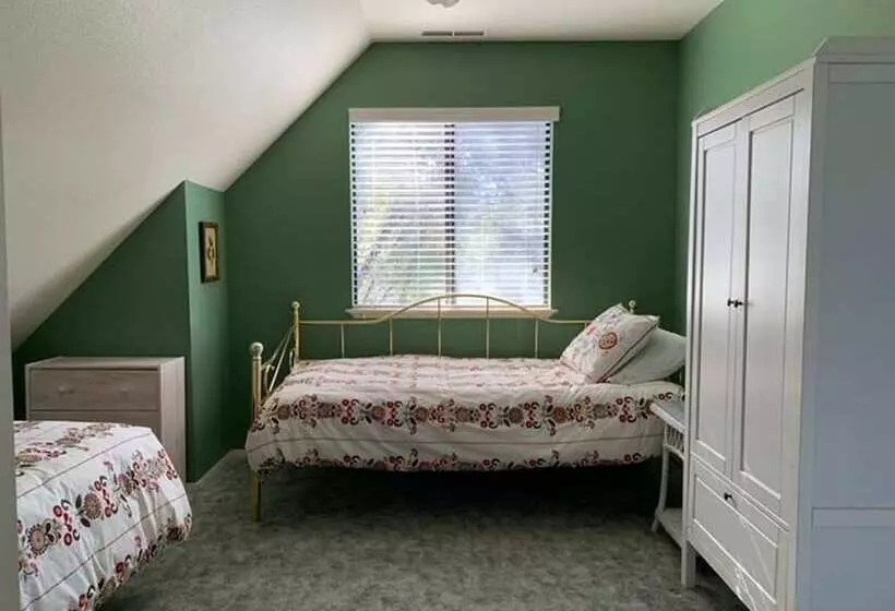 Hillside Cottage Retreat