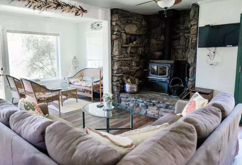 Hillside Cottage Retreat