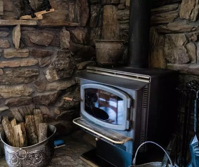 Hillside Cottage Retreat