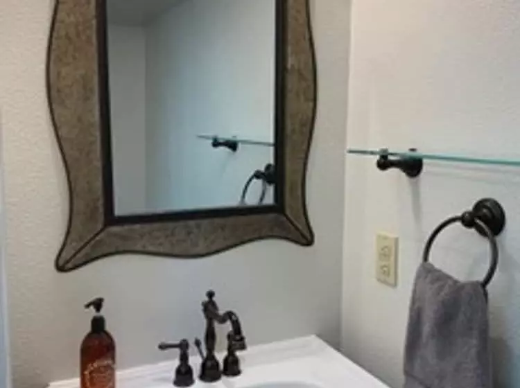 Hillside Cottage Retreat