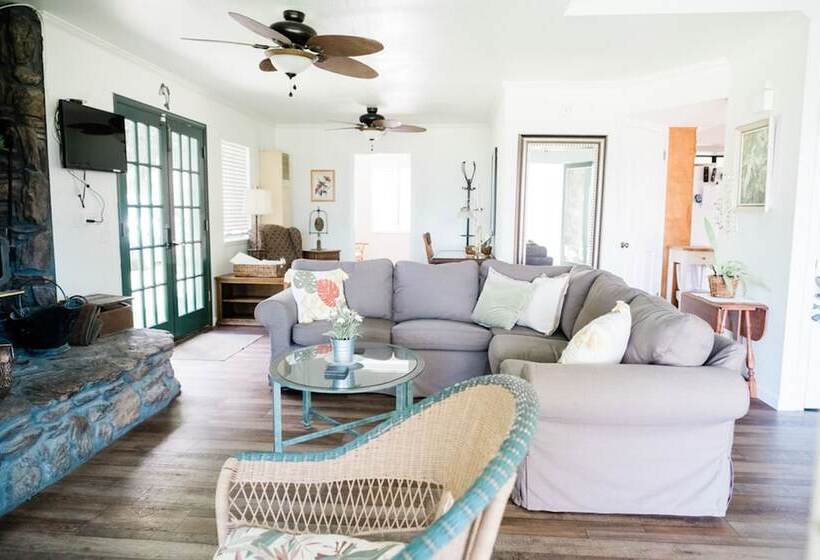 Hillside Cottage Retreat