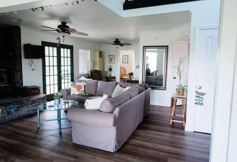 Hillside Cottage Retreat