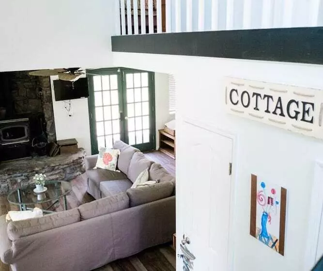 Hillside Cottage Retreat