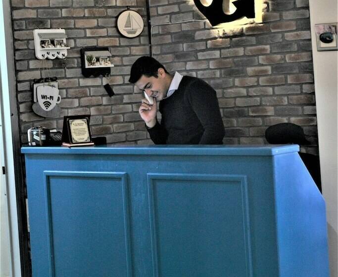 פונדק Ada Marin