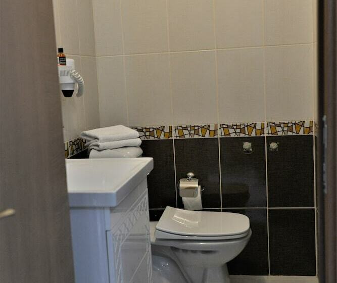 פונדק Ada Marin