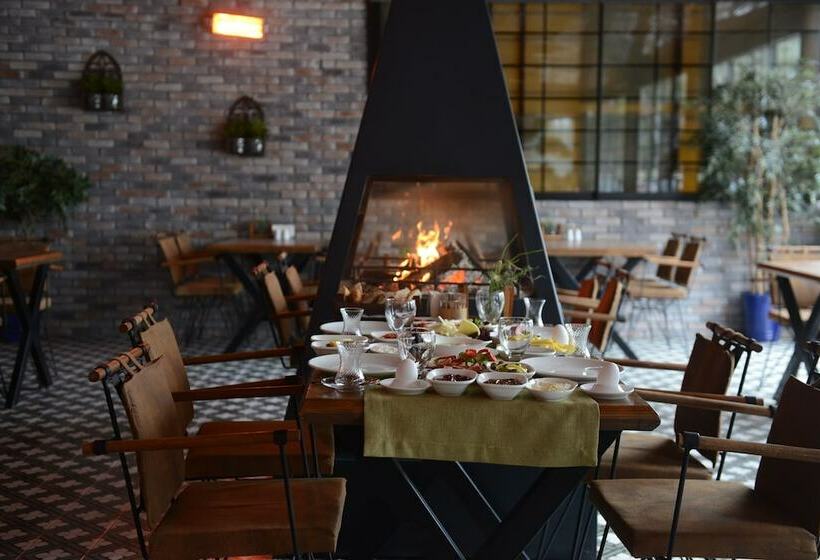 פונדק Ada Marin