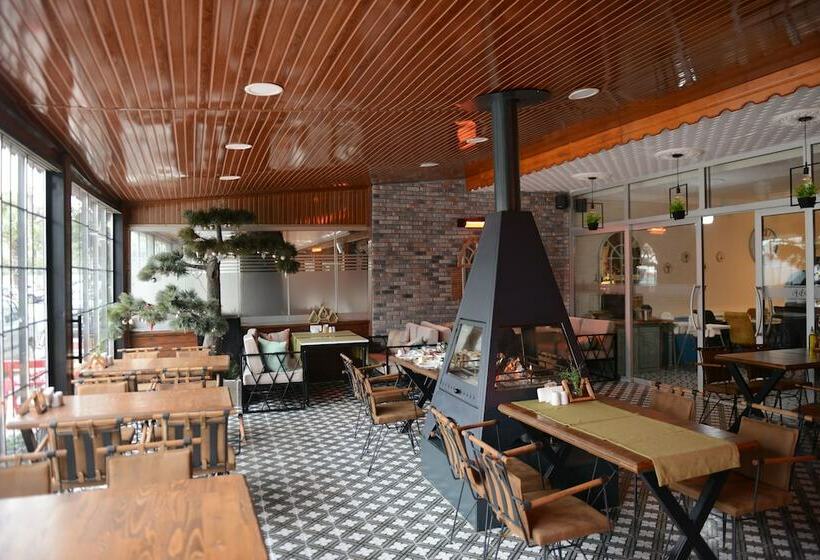 פונדק Ada Marin