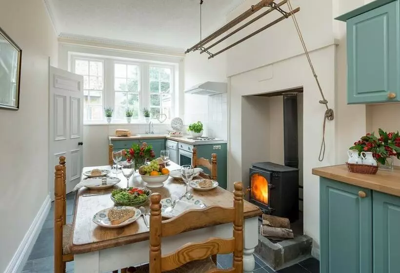 Manor Cottage