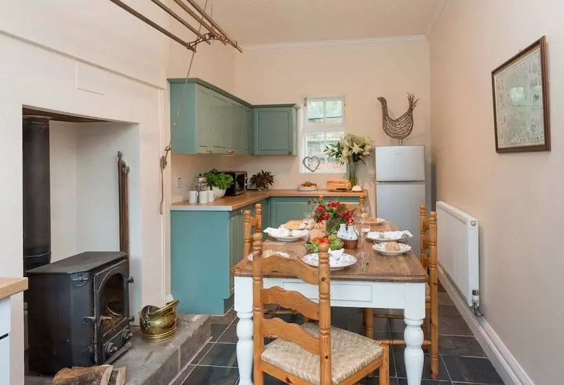 Manor Cottage