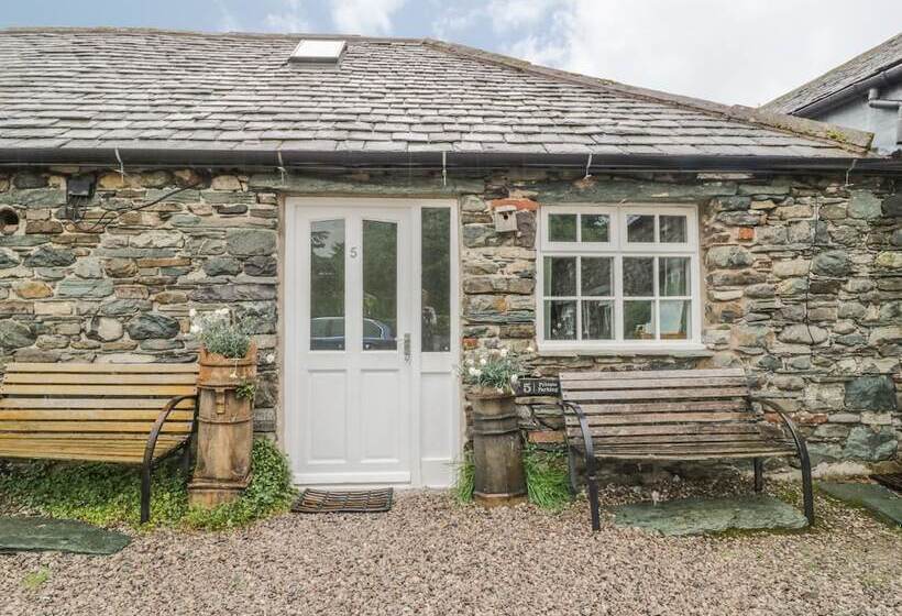 Mews Studio Cottage 5