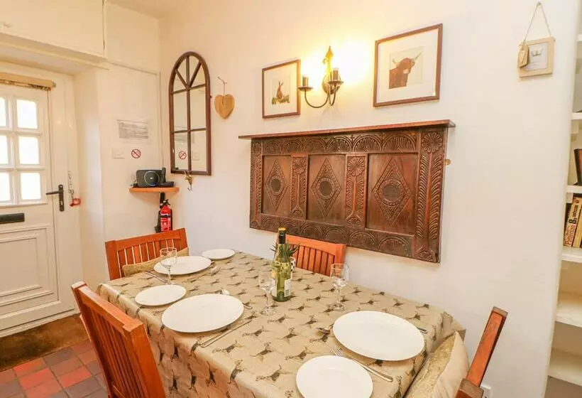 Middle Cottage