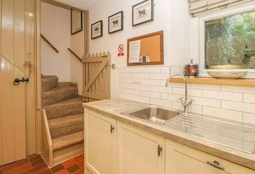 Middle Cottage