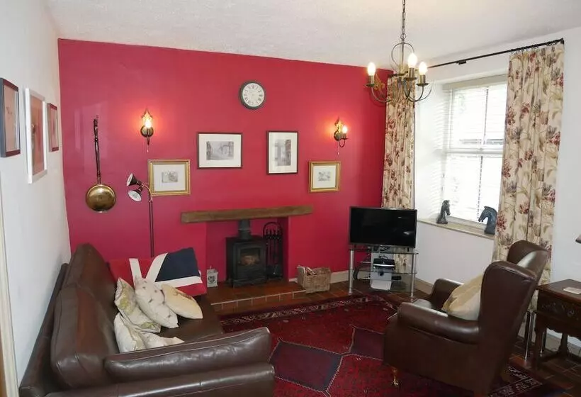 Middle Cottage