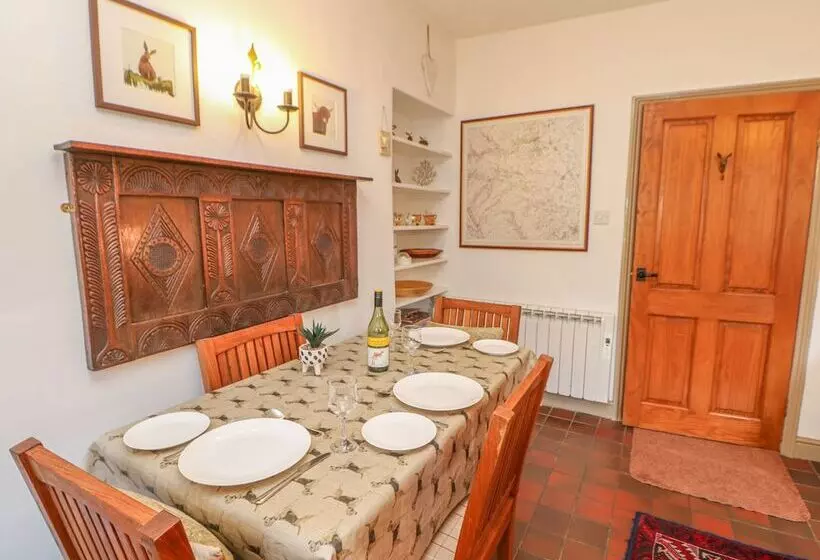 Middle Cottage
