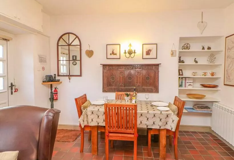 Middle Cottage