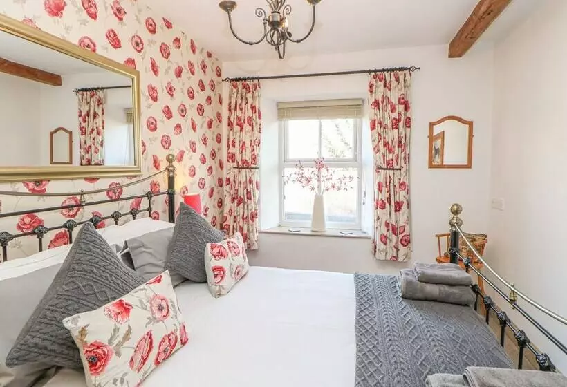 Middle Cottage