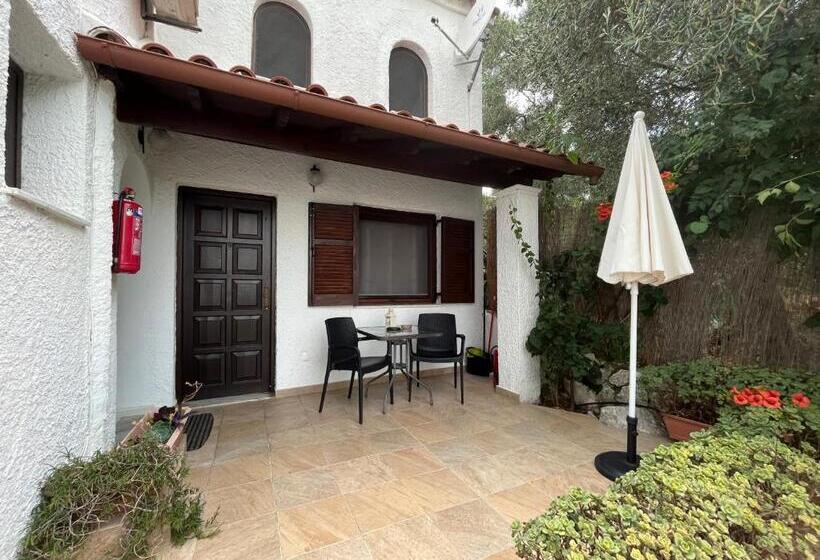 پانسیون Villa Perris Studios