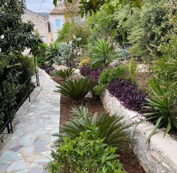 پانسیون Villa Perris Studios