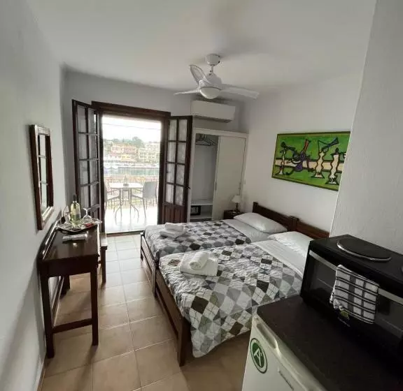 پانسیون Villa Perris Studios