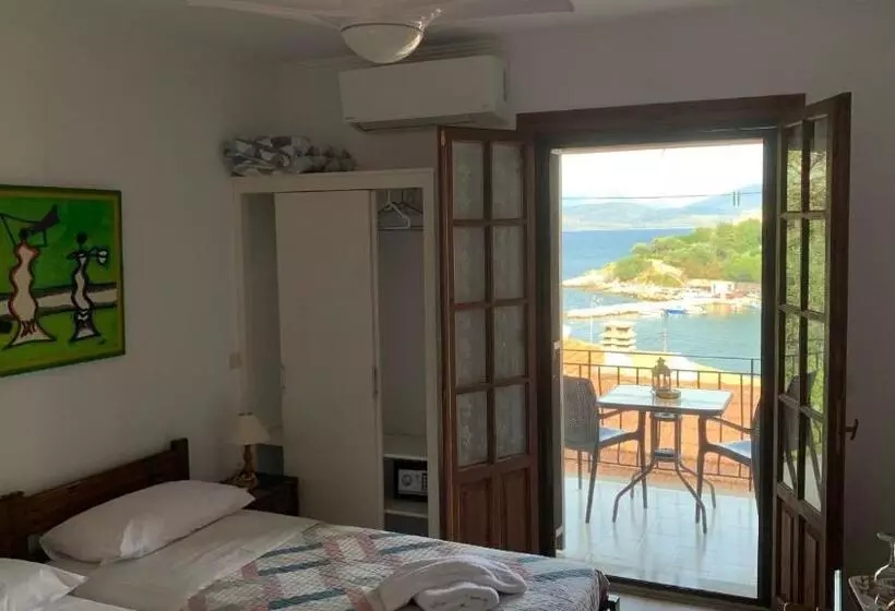 پانسیون Villa Perris Studios