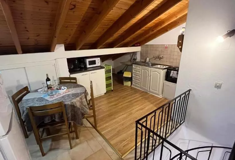 پانسیون Villa Perris Studios